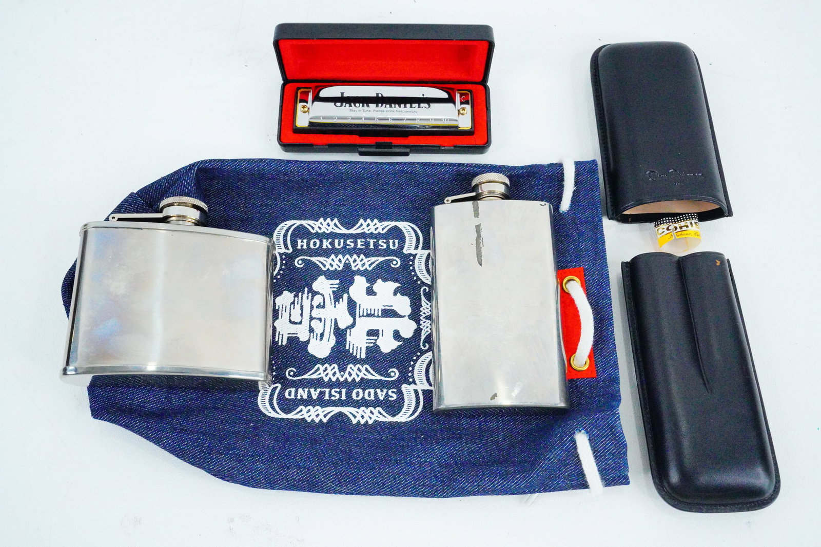 Richard Roundtree Lot of (2) Flasks, Cigar Case, Harmonica, Pouch (1 of 12)