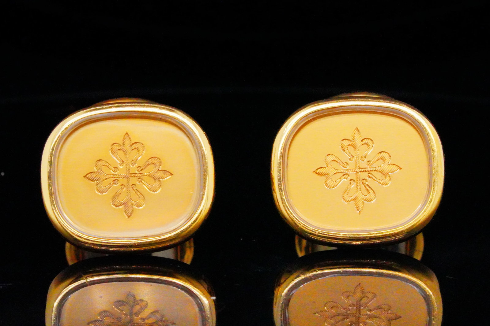 Patek Philippe 18K Yellow Gold Calatrava Cufflinks (1 of 4)