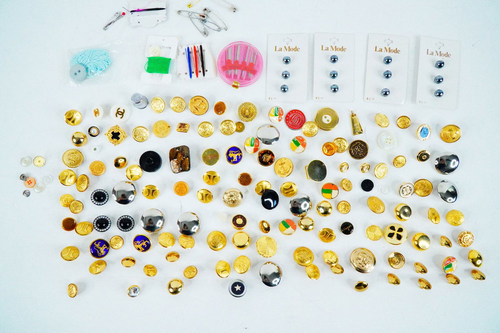Bibi Hilton's Large Collection of Vintage Buttons (1 of 15)
