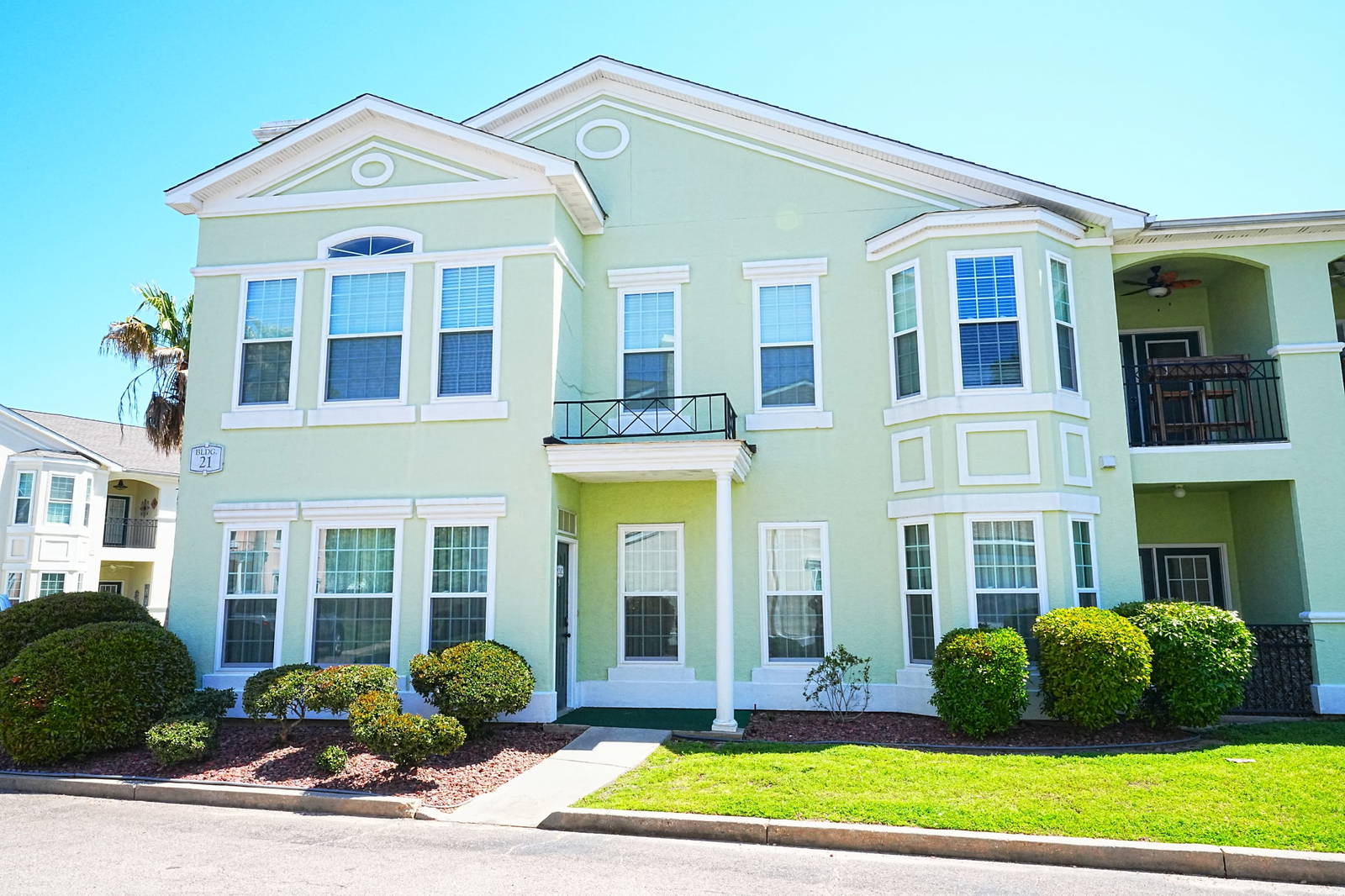 Bibi Hilton's 3b/2b Gulfport, Ms Condo Auction