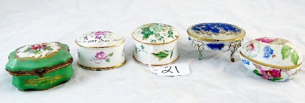 (5) Vintage Pill/Trinket Boxes W/Hallmarks: Lot of (5) Vintage Pill/Trinket Boxes W/Hallmarks. Crown, Rosenthal, Crownford & more. All of the pill boxes are in great condition. The leg on one has been repaired. Est. value $150-200.