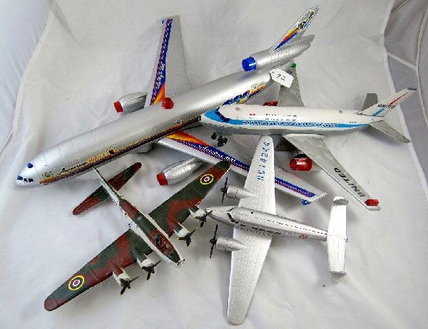 Lot of (4) Vintage Plastic Air Plane Toys: Lockheed NC 14244" 11"x8"/"United Airlines" 14"x13" (battery operated)/B-52 War plane 9"x12"/"American Aerobus" (battery operated) 22"x19