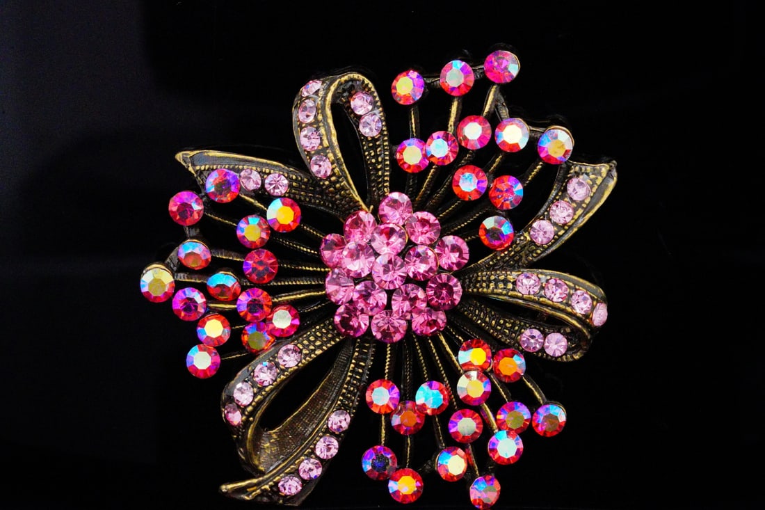 Marilyn Monroe Pink Rhinestone Flower Brooch (1 of 7)