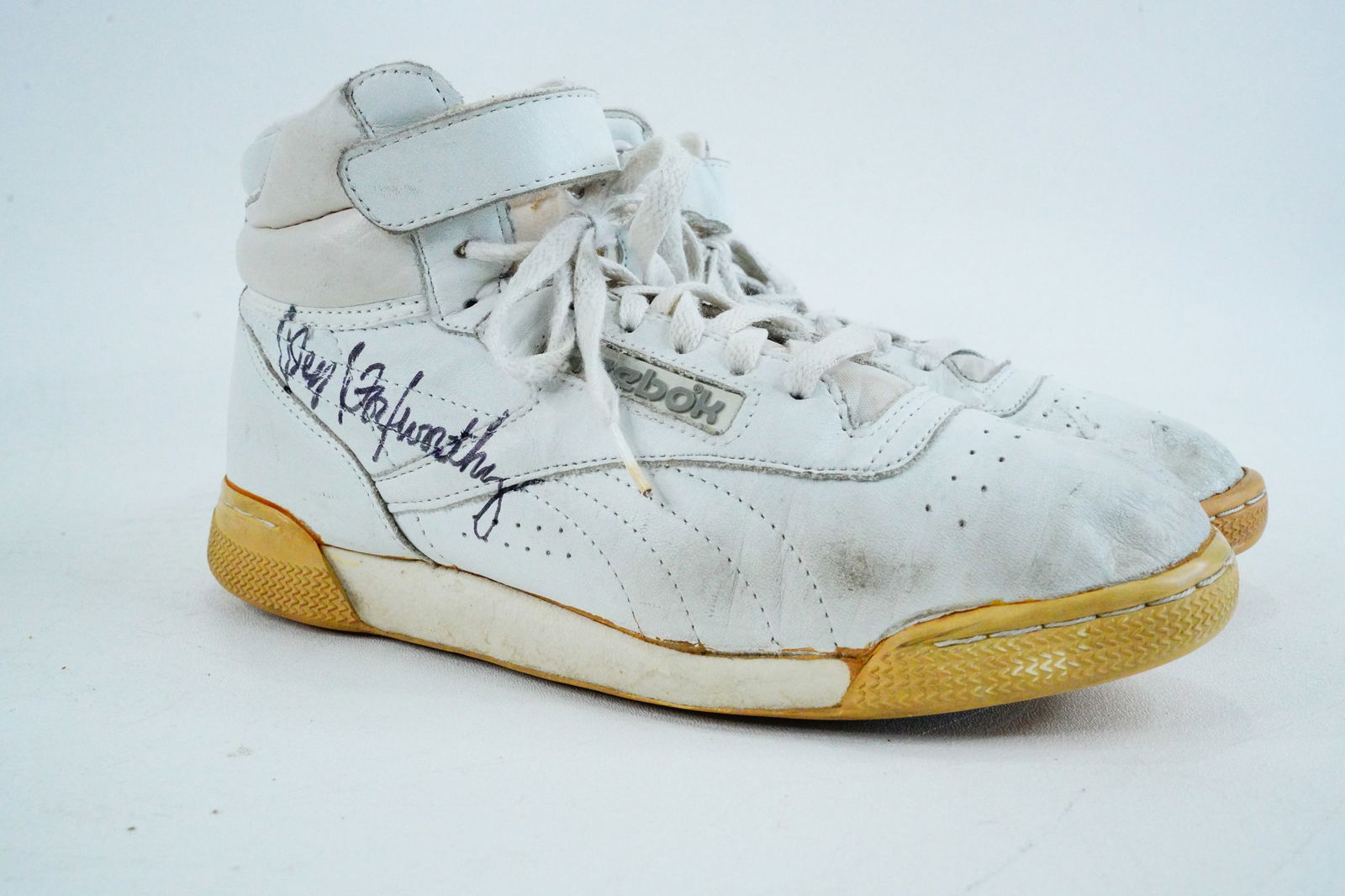 Jeff Foxworthy Signed Reebok Tennis Shoes W/COA: Jeff Foxworthy Signed Reebok Tennis Shoes W/COA - This pair of Reebok high-top tennis shoes are signed on each shoe by comedian and actor, Jeff Foxworthy. The lot includes a certificate of authenticit