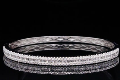 1.75ctw VS2-SI1/G-H Diamond and 18K White Gold Bangle