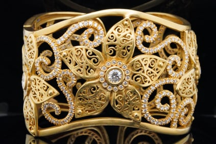 Kieselstein-Cord 9.75ctw Diamond & 18K Flower Cuff
