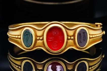 Kieselstein-Cord 1985 18K Yellow Gold Intaglio Bracelet
