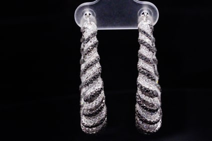 7.50ctw SI1-SI2 White and Black Diamond 18K Earrings