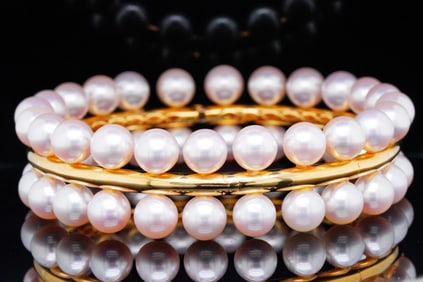 Assael 7.5mm Akoya Pearl and 18K Yellow Gold Bangle