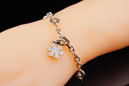 Bvlgari 0.40ctw Diamond and 18K Snowflake Bracelet