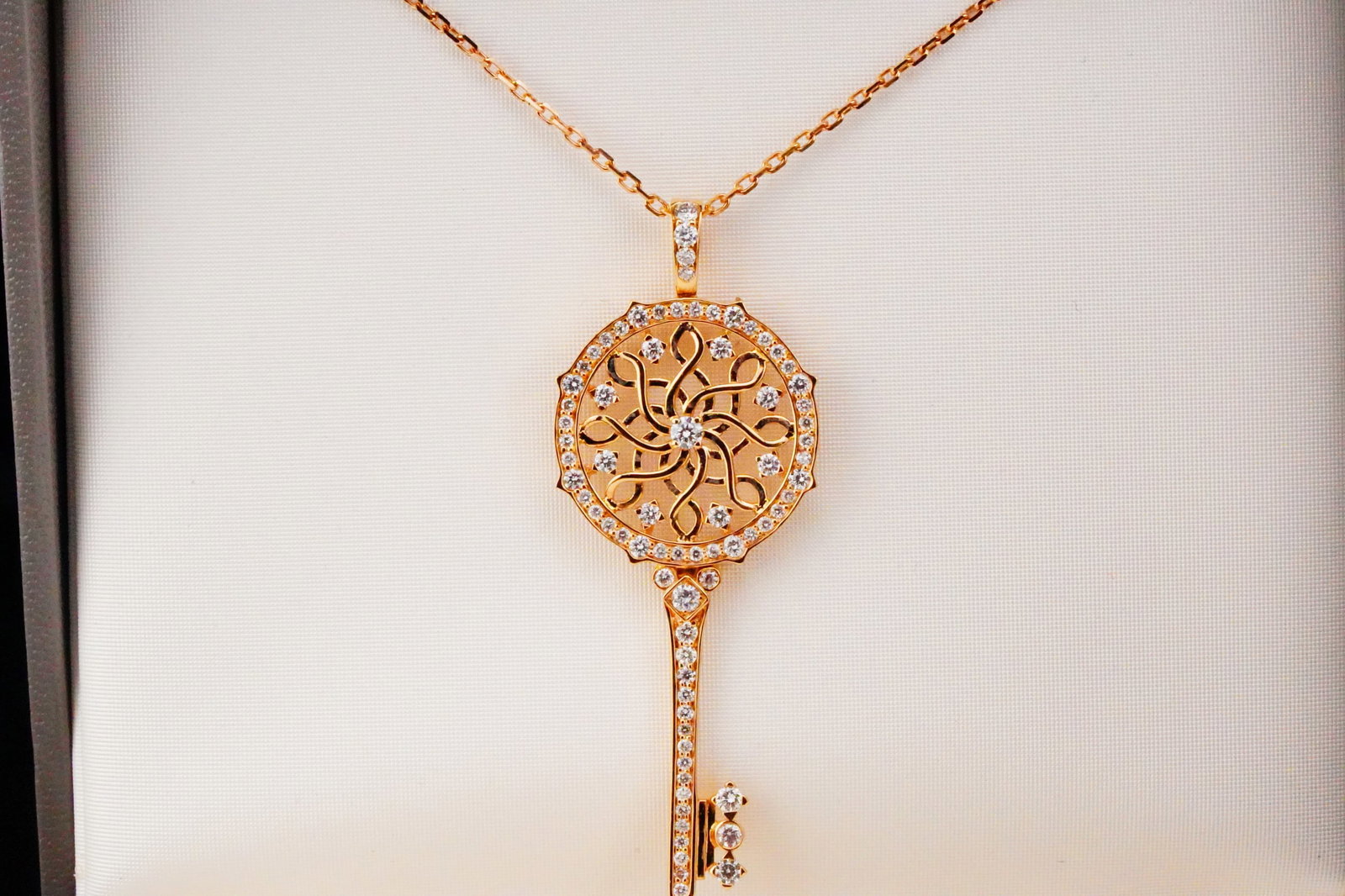 Samra Dubai 0.51ctw Diamond and 18K Key Necklace (1 of 4)