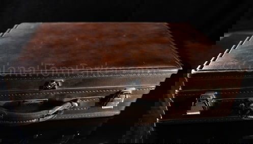 Col. Parker's Finesse Brown Leather Travel Case