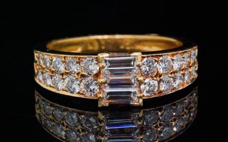 Van Cleef & Arpels 0.87ctw Diamond and 18K Ring