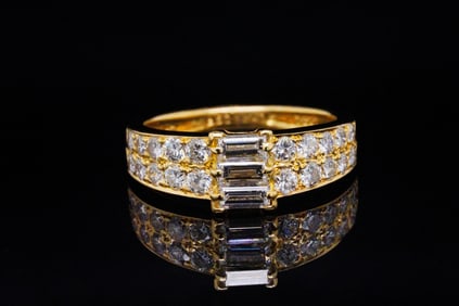 Van Cleef & Arpels 0.75ctw Diamond and 18K Ring