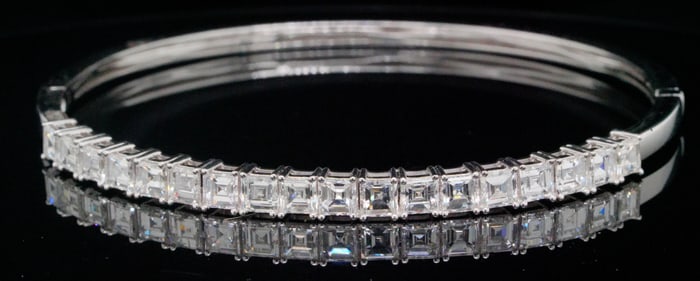 4.00ctw VS2-SI1/G-H Diamond 18K White Gold Bangle