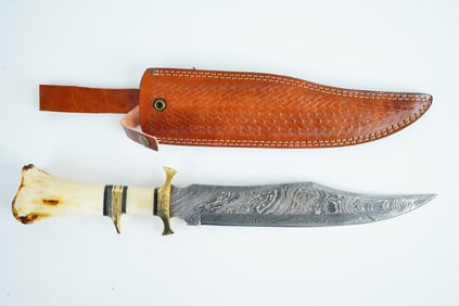 Handmade Damascus Steel Hunting Bowie Knife