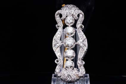 2.65ctw SI1-SI2/G-H Diamond and 18K Gold Brooch