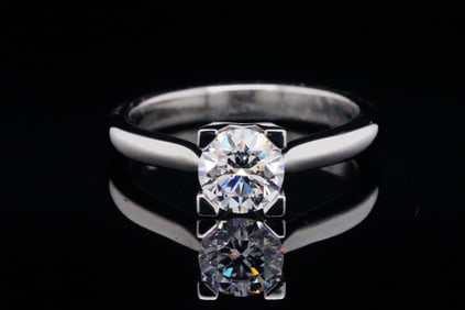 Harry Winston 0.71ct VS1/E Diamond and Platinum Ring
