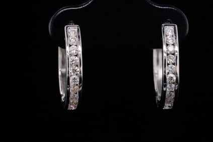 14K White Gold and 0.50ctw Diamond 0.60" Earrings