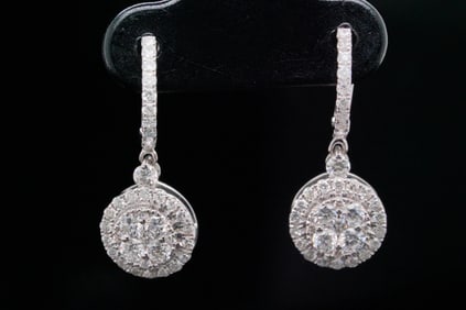 18K White Gold and 0.90ctw Diamond 0.80" Earrings