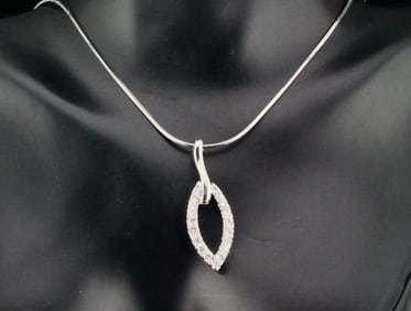 18K White Gold and 0.85ctw Diamond 16" Necklace