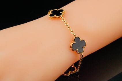18K Yellow Gold and Onyx 7" Clover Bracelet