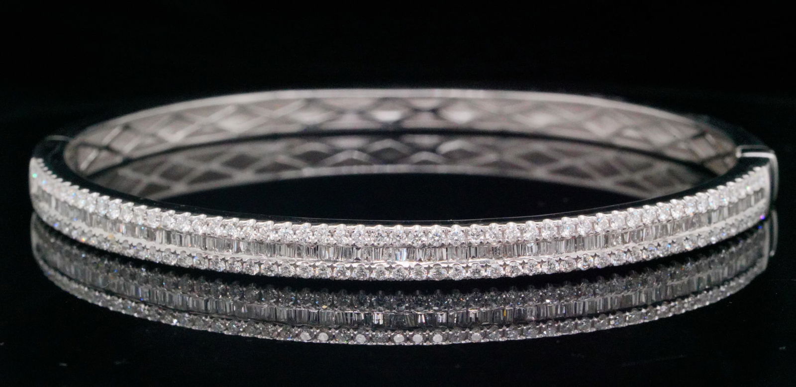 1.75ctw SI1-SI2/G-H Diamond 18K White Gold Bangle (1 of 7)