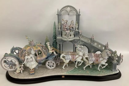 Lladro Limited Edition "Cinderella's Arrival" W/Box