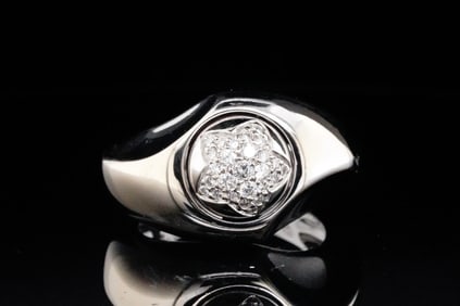 Piaget 0.30ctw VS1-VS2/G-H Diamond 18K Ring