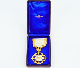 Bailey Banks Biddle Solid 14K Royal Descent Medal W/$35,000 Appraisal