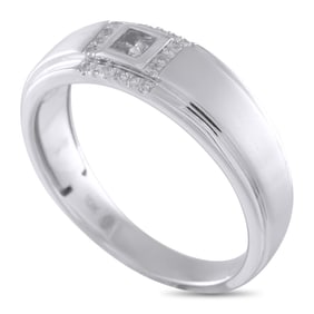 10K White Gold and 0.20ctw Diamond Ring