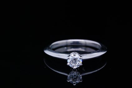 Tiffany & Co. 0.22ct VS2/F-G Diamond Platinum Ring