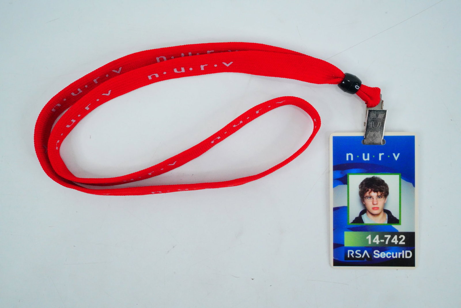 Antitrust (2001) "Milo Hoffman" Prop ID Badge: Antitrust (2001) "Milo Hoffman" Prop ID Badge - This is a prop ID badge worn by Ryan Phillippe as Milo Hoffman, the young programming prodigy in the 2001 tech-thriller Antitrust. This prop was used du