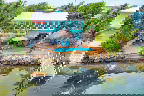 2B/2B Beach Home in FL Keys W/Pool & Guest Unit (15% BP): 2B/2B Beach Home in FL Keys W/Pool and Guest Unit (15% BP) - Address: 831 W Indies Dr, Ramrod Key, FL 33042. The main house boasts a 1,156 sq.ft.2B/2B spacious home, and there is a private 1B/1B