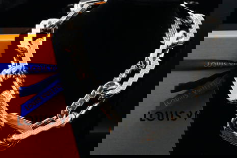 Louis Vuitton LV Edge Silver-Tone Necklace W/Box: Louis Vuitton LV Edge Silver-Tone Necklace GM Never Worn W/Box and Dust Bag (Sold Out) - GUARANTEED AUTHENTIC. This stunning statement piece from Louis Vuitton showcases the house's iconic Monogram pr