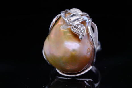 17.5mm Baroque Pearl and Sterling Silver Ring: 17.5mm Baroque Pearl and Sterling Silver Ring - This ring is crafted in sterling silver and boasts a 17.5mm golden baroque pearl. Ring size: 6.5. Condition: Very good overall; light signs of wear. (We