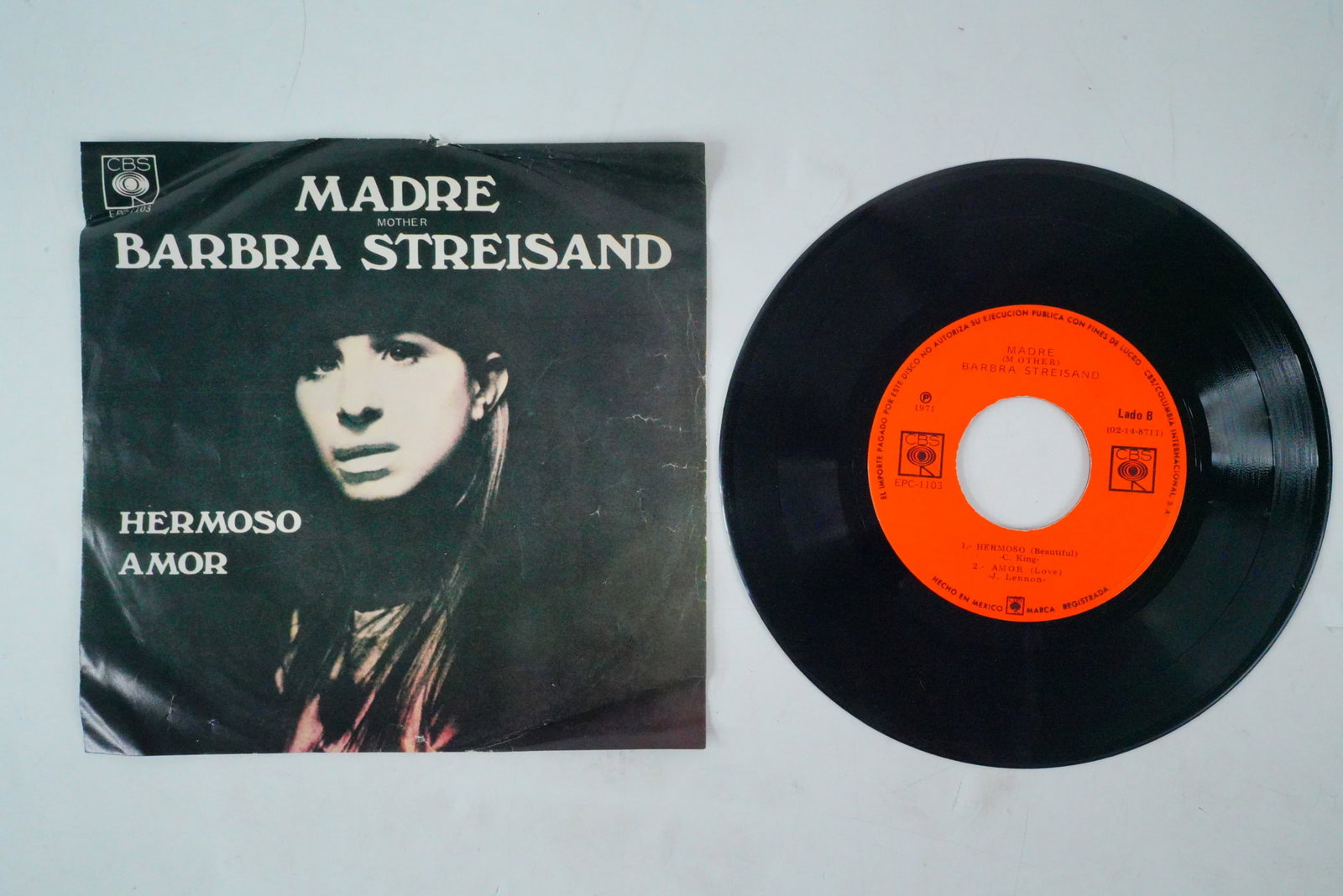 Rare Intl Mexico Spanish Madre 45 Vinyl: Rare Intl Mexico Spanish Madre 45 Vinyl - This lot features a rare international Spanish-language, Mexico-exclusive release of Barbra Streisand's 1971 single "Mother" ("Madre"), in addition to "Beauti