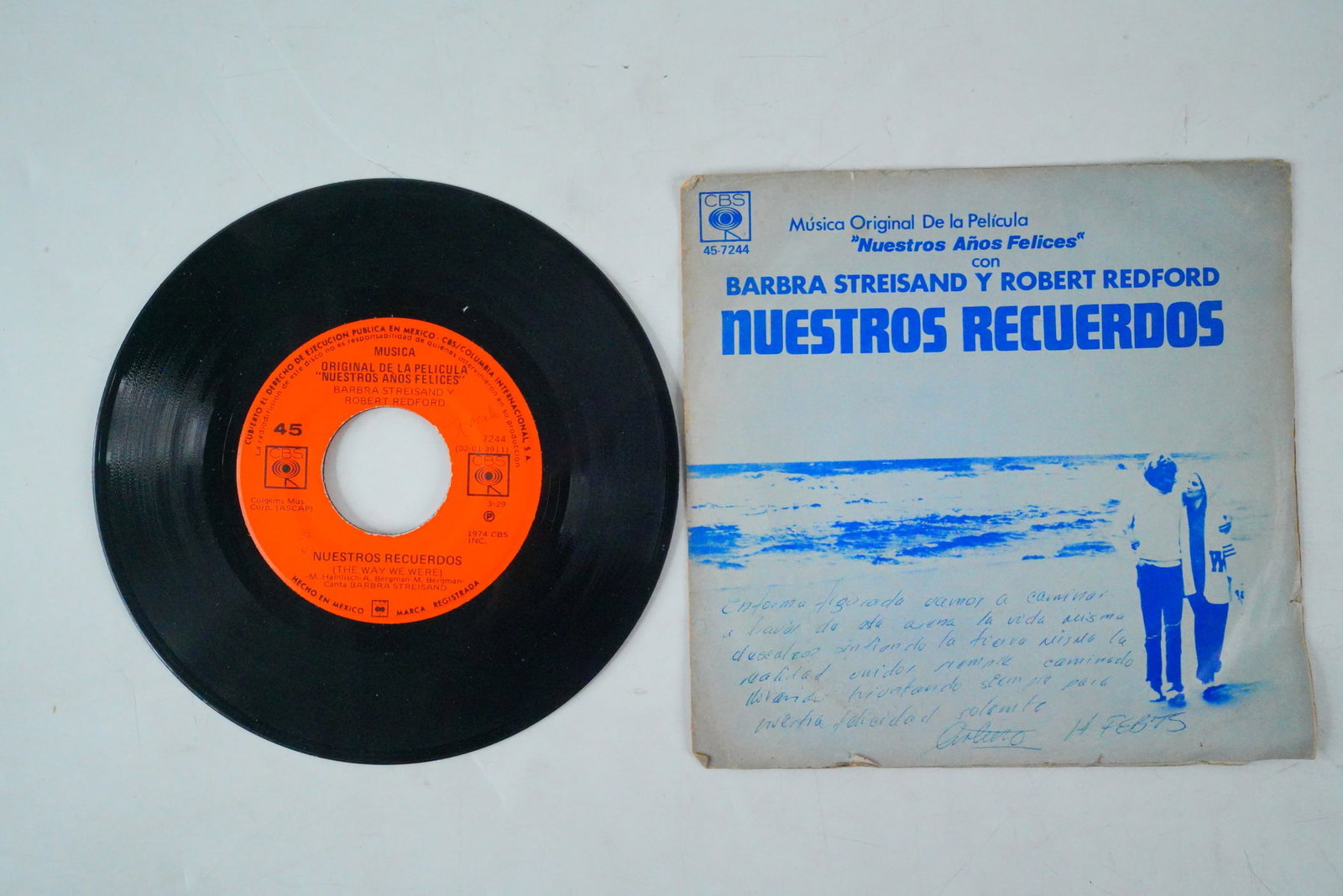 Rare Intl Mexico The Way We Were 45 Vinyl: Rare Intl Mexico The Way We Were 45 Vinyl - This lot features a rare international Spanish-language, Mexico-exclusive release of Barbra Streisand's 1973 Single "The Way We Were" ("Nuestros Recuerdos")