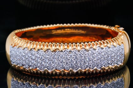 7.00ctw VS1-VS2/G-H Diamond 18K 18mm Designer Bangle