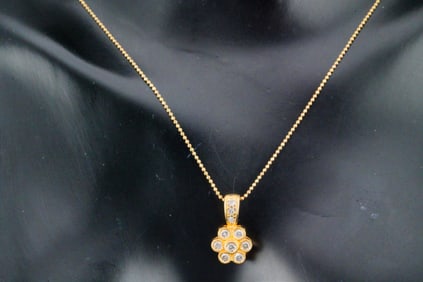 14K Gold and 0.30ctw Diamond Flower Pendant Necklace
