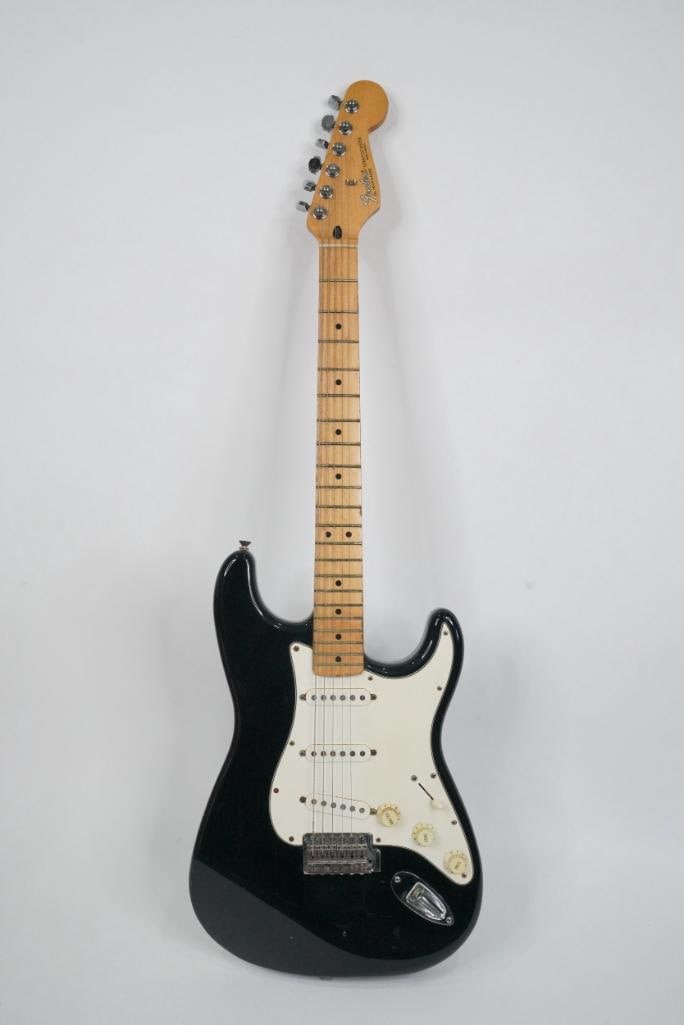 Jeff Beck Attributed Fender Stratocaster Guitar W/COA (1 of 9)
