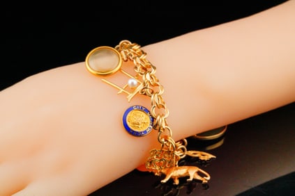 Vintage 14K Yellow Gold Charm Bracelet W/(13) Charms