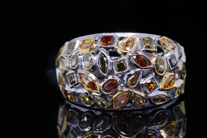4.00ctw Fancy Color Diamond and 18K Ring