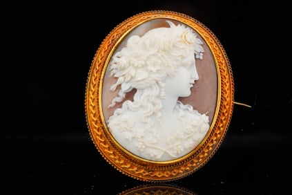 Vintage 14K Gold Mounted Carved Shell Cameo Brooch