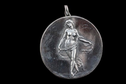 Henryk Winograd (1910-2008) .999 Silver Repousse Pendant