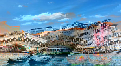 Casanova-Inspired Tour in Venice W/Lorenzo de' Medici