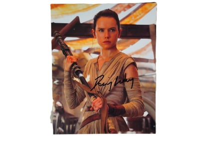 Daisy Ridley Signed 8 x 10 Photo as Rey W/COA