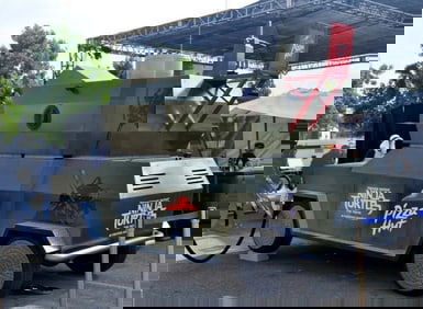 Teenage Mutant Ninja Turtles Life Size Pizza Throwing Tank