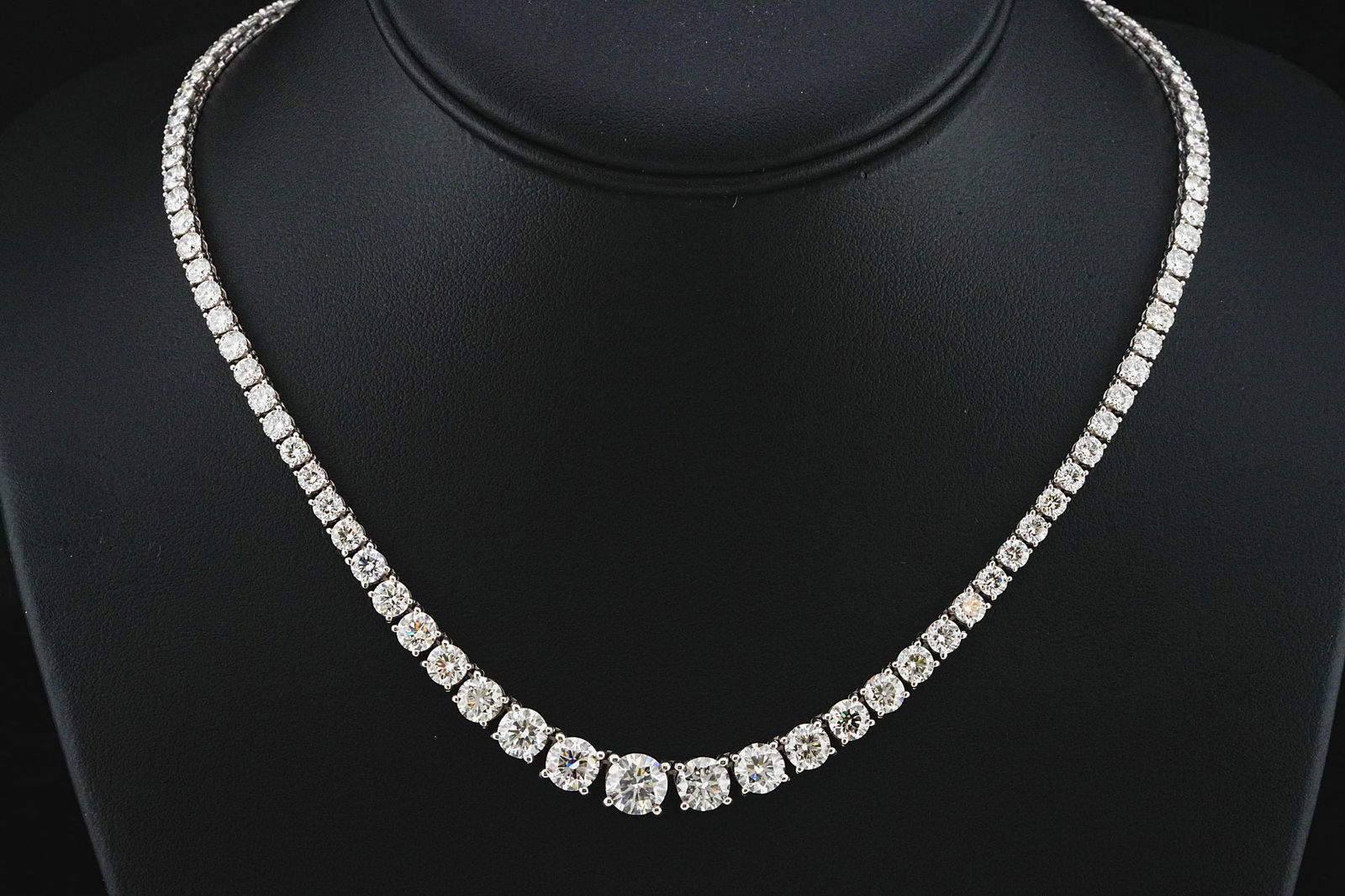 24.62ctw VS2-SI1/H-J Diamond 18K Necklace W/(5) GIA: 24.62ctw VS2-SI1/H-J Diamond and 18K White Gold 16" Graduated Tennis Necklace W/(5) GIA Reports - This item will come with a $241,500 insurance valuation report in the winning bidder's name by a gradu