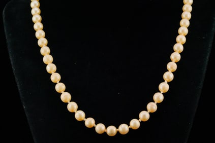 Marilyn Monroe Personally Owned Faux Pearl Necklace